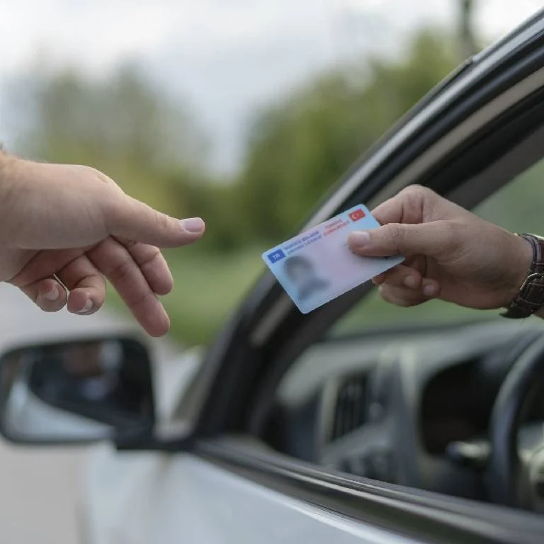 15 TL Olan Ehliyet Yenileme Ücreti, 1 Hafta Sonra 7.438 TL'ye Yükselecek!